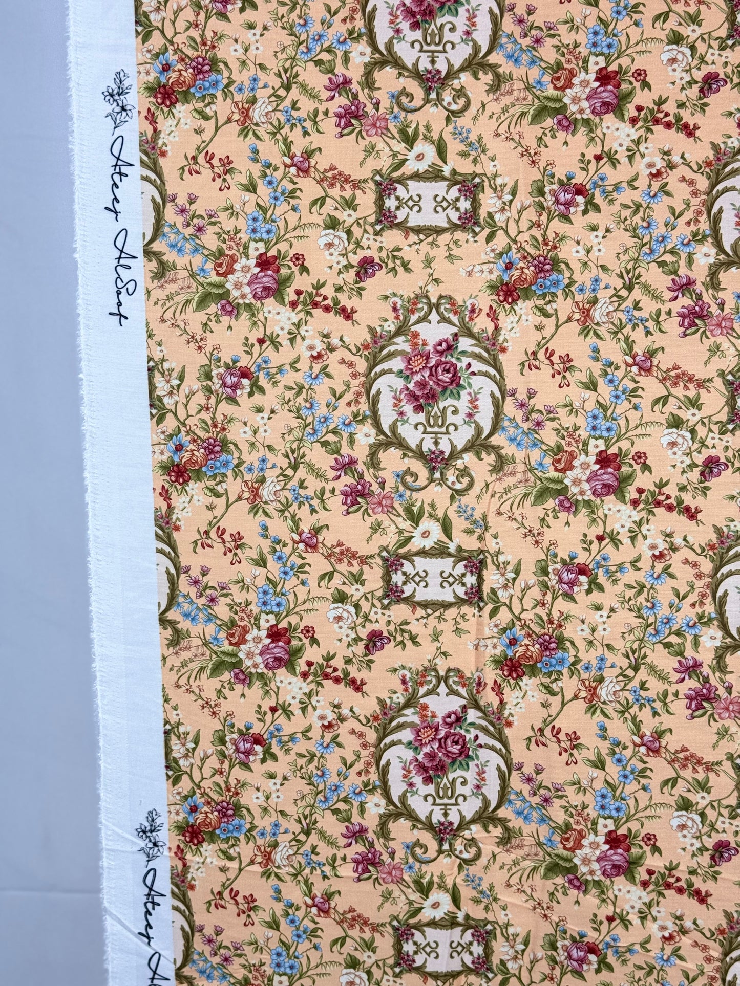 Walking Vase - Silk حرير