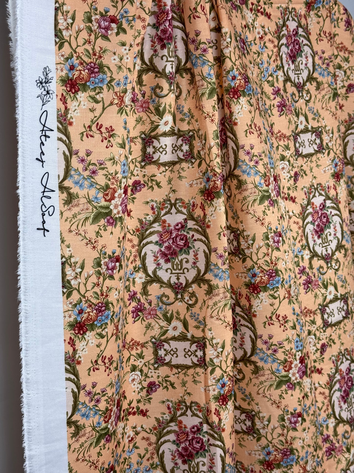 Walking Vase - Silk حرير